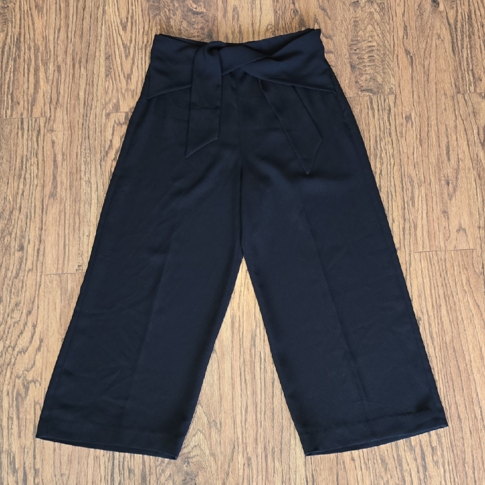 Express Black Cropped Culottes  - Women's Size 6 - Picture 2 of 10